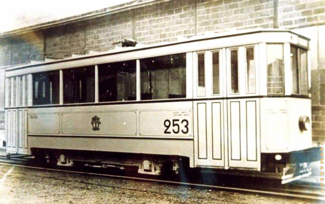PA c- 029- Place d'Armes- trams et autobus.jpg